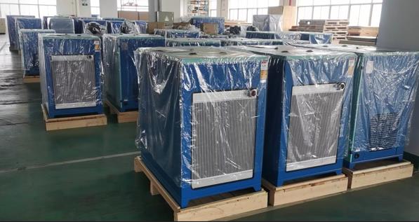 漢鐘(zhong)空壓機庫存(cún)一角