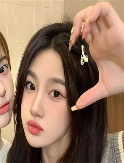 探秘《让白眼狼女儿痛哭流涕》的文化符号与象征意义