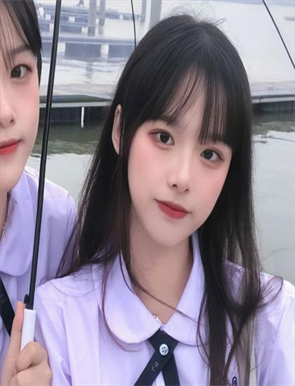 《贺家小千金,她爹地超宠》导演手法创新解析：艺术风格与技术特点分析